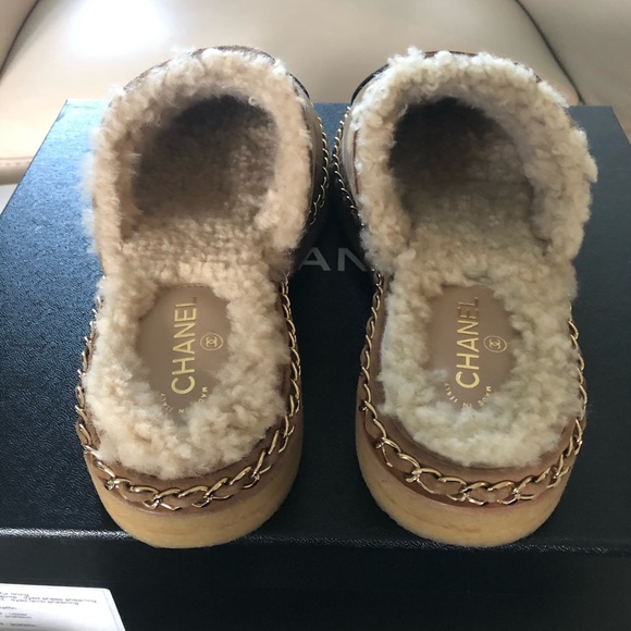 ❌SOLD❌NIB Chanel Suede & Shearling Slide - Picture 3 of 8